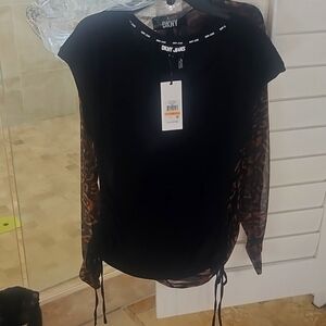 NWT! DKNY black top with scrunch on the sides.